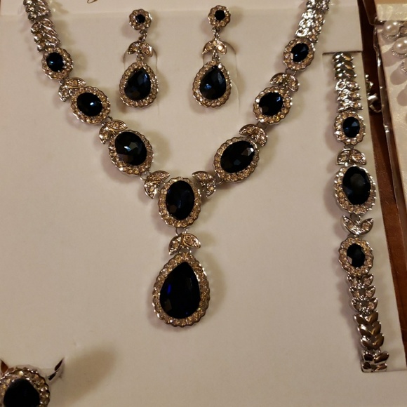 Necklace Sets - Picture 3 of 5
